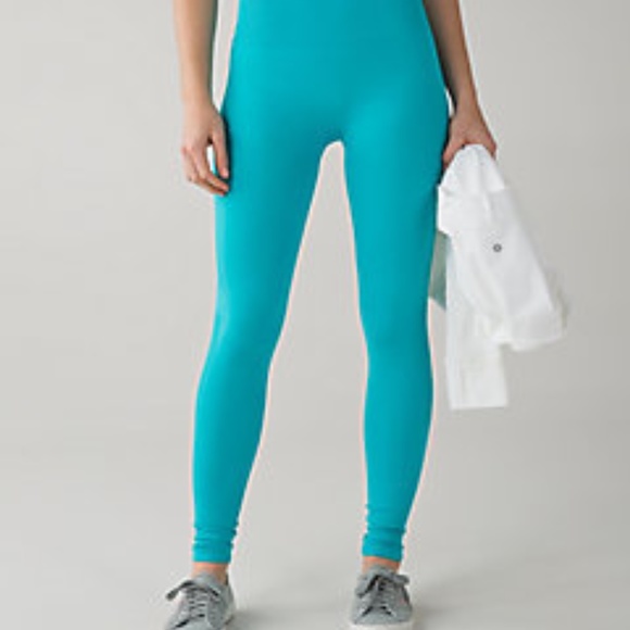 Lululemon leggings ๐จ๐ฆ ZONE IN TIGHT - Picture 1 of 3